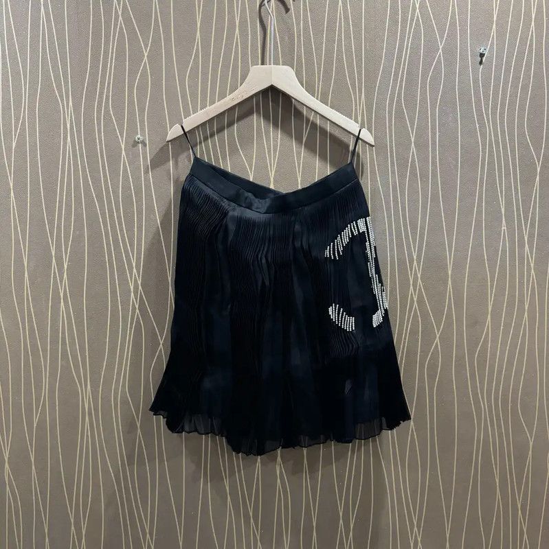 Chanel Chanel Black Silk Pleated Skirt 0089 Size 22" - 2 Thumbnail