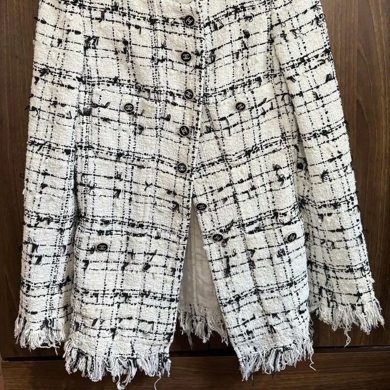 Chanel Chanel White Jacket for Women 0089 Size XS / US 0-2 / IT 36-38 - 2 Thumbnail