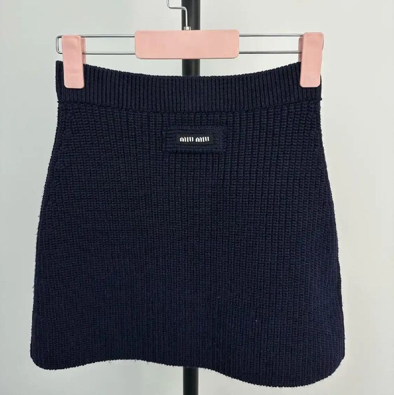 Miu Miu Miu Miu Women's Black Wool Shorts 0089 Size 23" - 2 Thumbnail