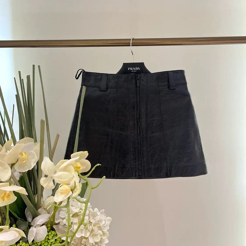 Miu Miu Miu Miu Black Leather Skirt for Women 0089 Size 42" / US 20 - 4 Thumbnail