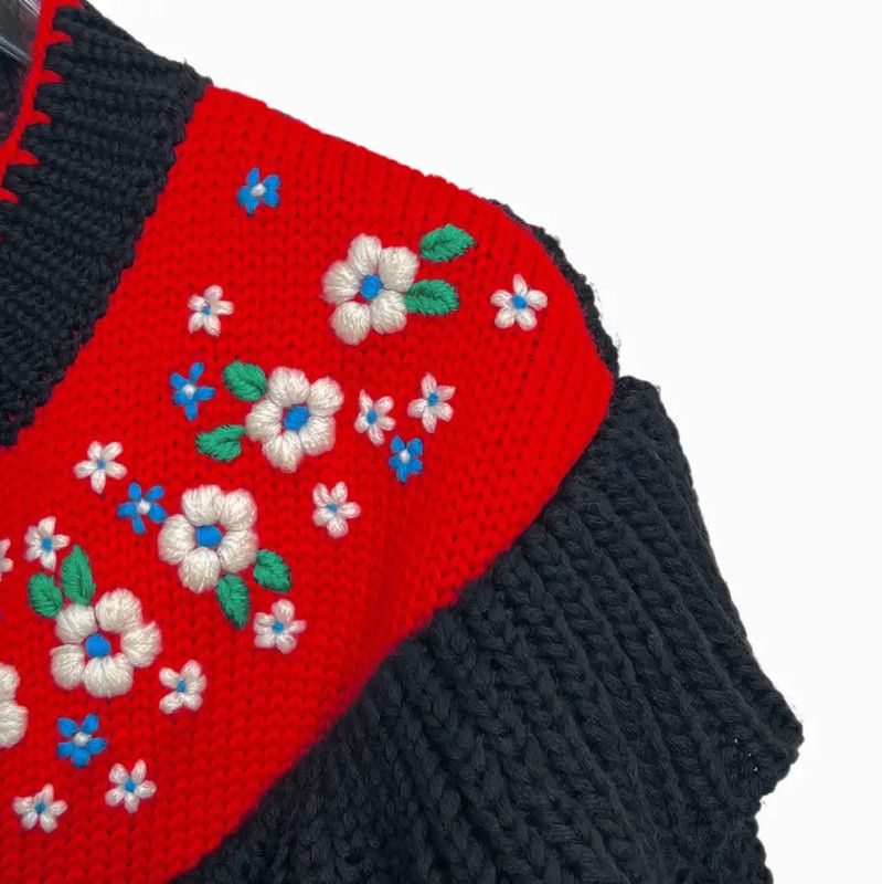 Miu Miu Miu Miu Black Cashmere Sweater with Floral Detail 0089 Size M / US 6-8 / IT 42-44 - 3 Thumbnail