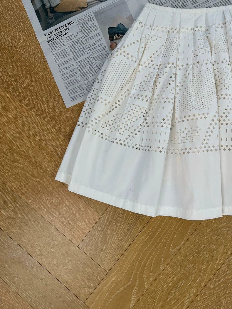 Fendi Fendi Women's White Hollow Out Skirt - dmc Size US 31 - 4 Thumbnail