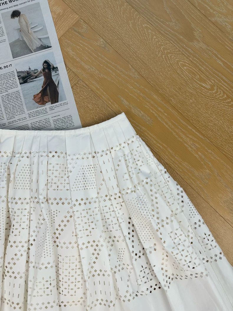 Fendi Fendi Women's White Hollow Out Skirt - dmc Size US 31 - 5 Thumbnail