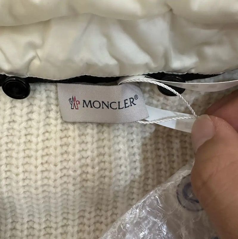 Miu Miu Miu Miu Women's White Nylon Puffer Jacket 0089 Size M / US 6-8 / IT 42-44 - 3 Thumbnail