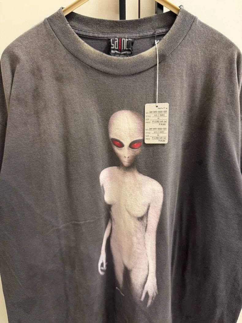 Visvim SAINT Mxxxxxx Alien Print Short Sleeve Tee - dmc Size US XL / EU 56 / 4 - 3 Thumbnail