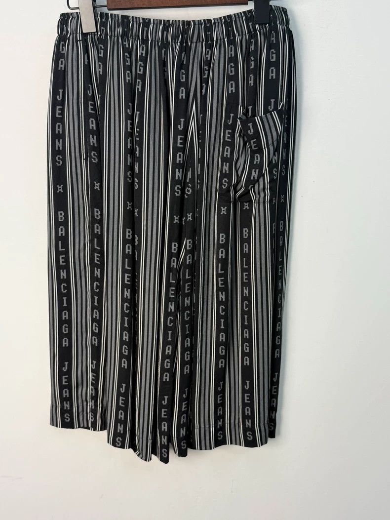 Balenciaga Balenciaga Logo Print Shorts - dmc Size US 36 / EU 52 - 2 Thumbnail