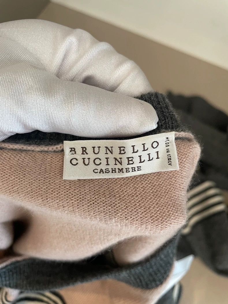 Brunello Cucinelli Pink Gray Cashmere Beaded Off-Shoulder Sweater - dmc Size US L / EU 52-54 / 3 - 3 Thumbnail