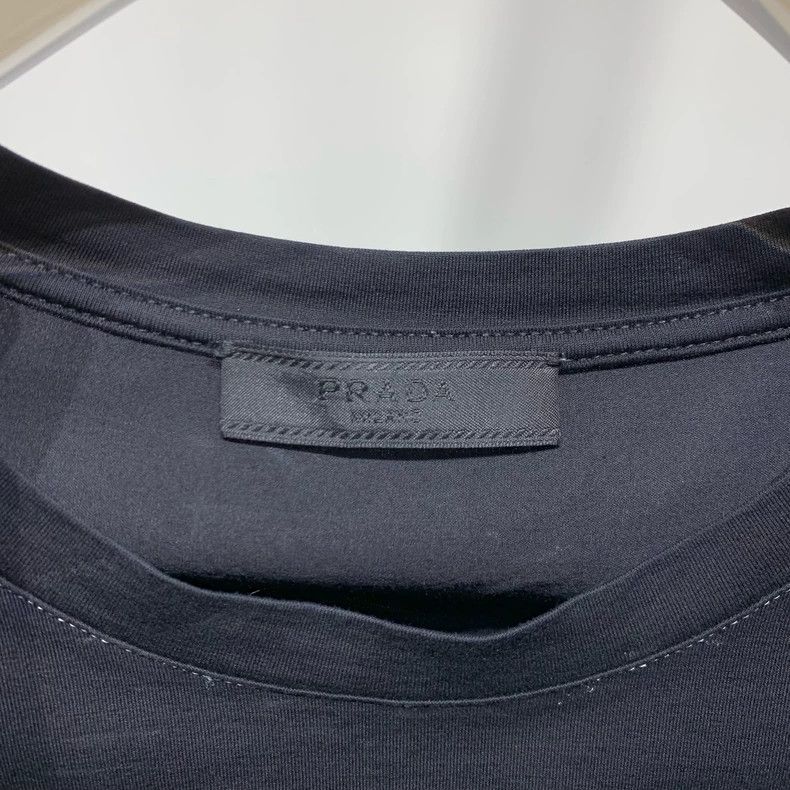 Prada Prada Solid Chest Pocket Short Sleeve T-shirt - dmc Size US L / EU 52-54 / 3 - 4 Thumbnail