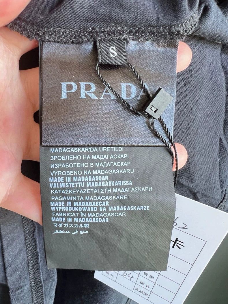 Prada Prada Triangle Logo Solid Short Sleeve - dmc Size US S / EU 44-46 / 1 - 4 Thumbnail