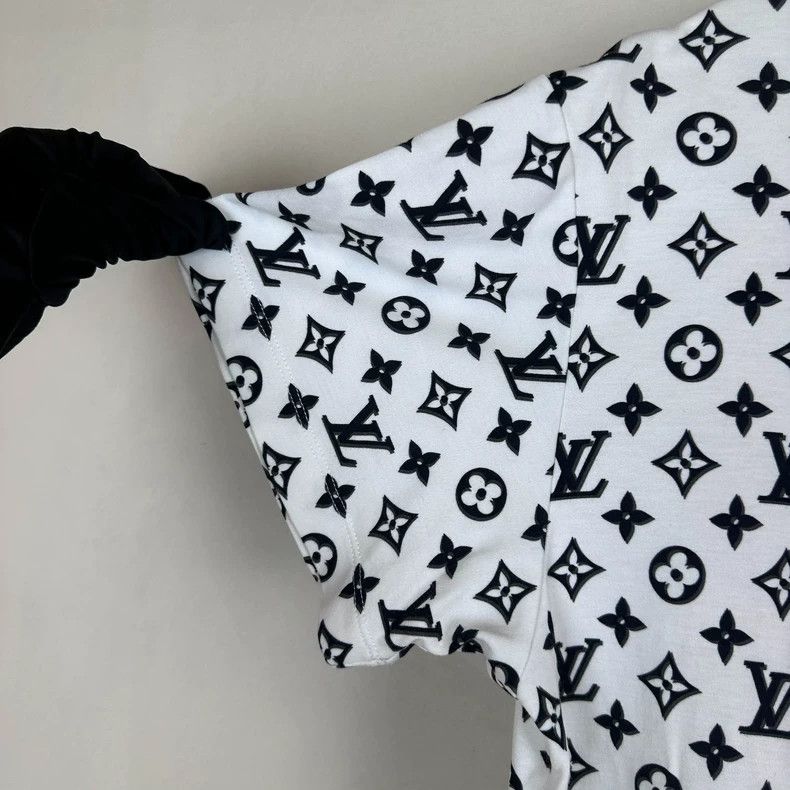 Louis Vuitton Louis Vuitton Monogram Print T-Shirt - dmc Size US S / EU 44-46 / 1 - 8 Thumbnail