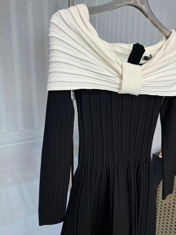 Balmain Balmain Black Women's Dress with Off-White Details 0089 Size S / US 4 / IT 40 - 4 Thumbnail