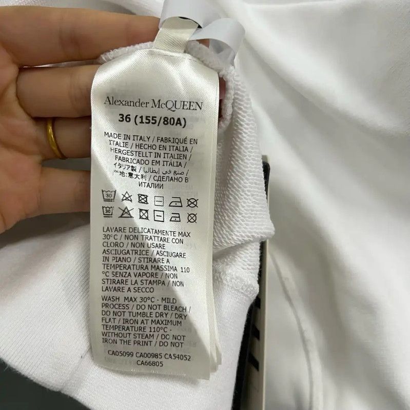Alexander McQueen Alexander McQueen White Logo Cotton Crop Sweatshirt 0089 Size ONE SIZE - 4 Thumbnail