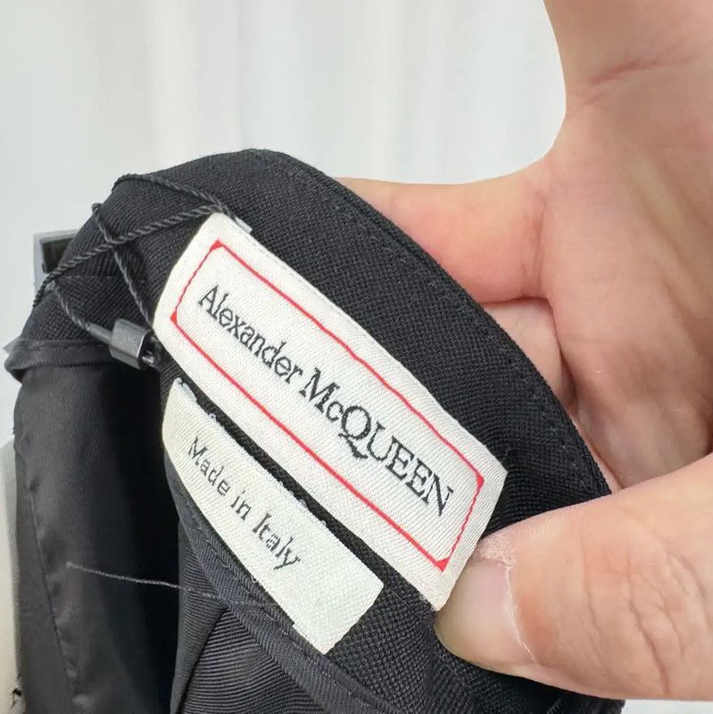 Alexander McQueen Alexander McQueen Black Cotton Irregular Logo Pants 0089 Size 36" / US 14 / IT 50 - 6 Thumbnail