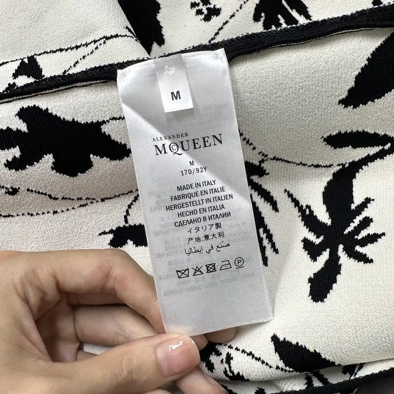 Alexander McQueen Alexander McQueen Black Floral Embroidered Short Dress 0089 Size M / US 6-8 / IT 42-44 - 4 Thumbnail