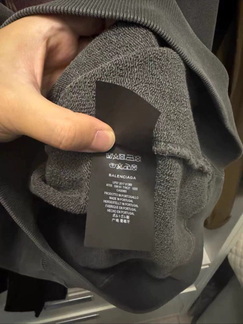 Balenciaga Balenciaga Distressed Night Scene Hoodie S - dmc Size US S / EU 44-46 / 1 - 5 Thumbnail