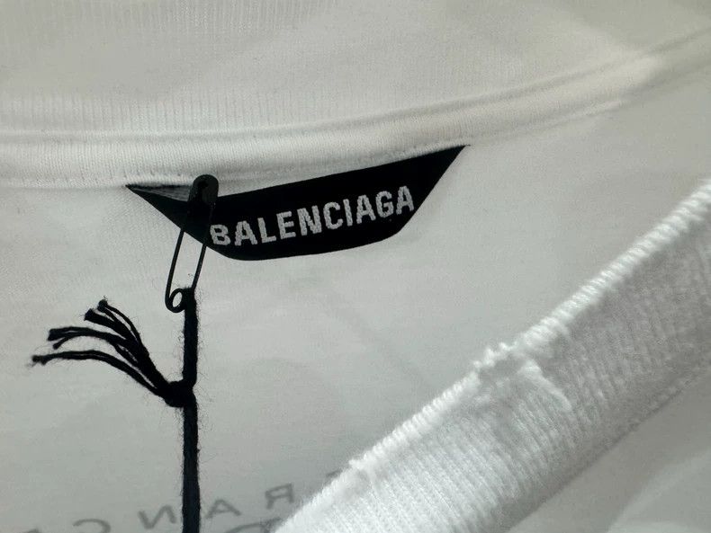Balenciaga Balenciaga Oversize Castle Print Tee - dmc Size US M / EU 48-50 / 2 - 3 Thumbnail