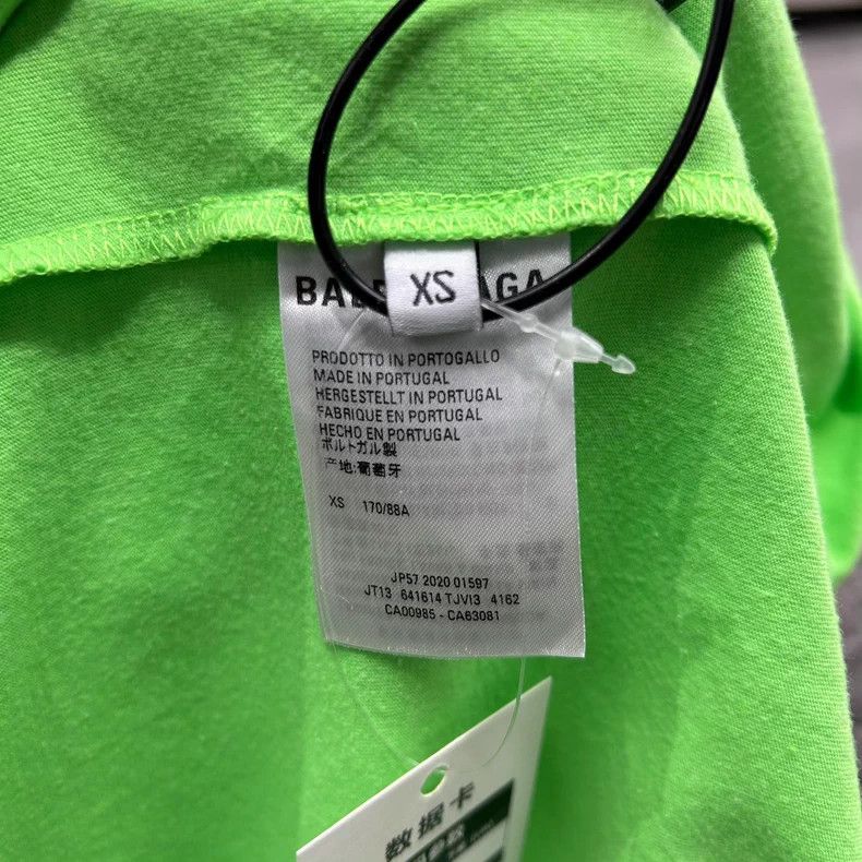 Balenciaga Balenciaga Seven Language Short Sleeve - dmc Size US XS / EU 42 / 0 - 5 Thumbnail