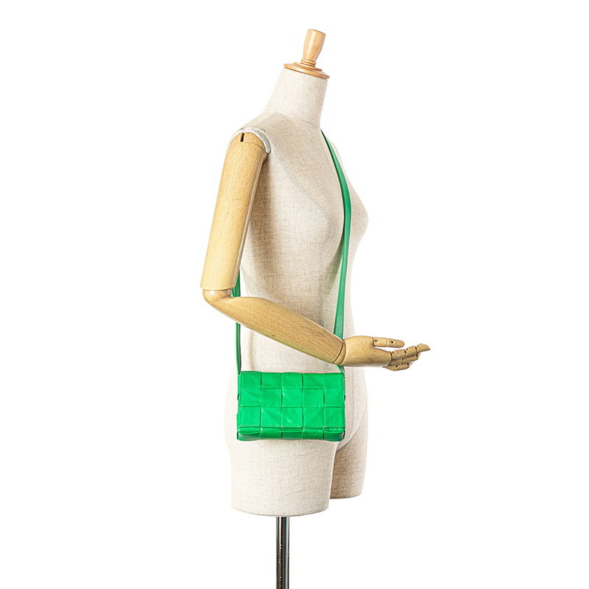 Bottega Veneta Bottega Veneta Maxi Intrecciato Crossbody Bag, Small Cassette Shoulder 717587 VCQ71, Paraquito Green Leather, Women's Size ONE SIZE - 8 Thumbnail