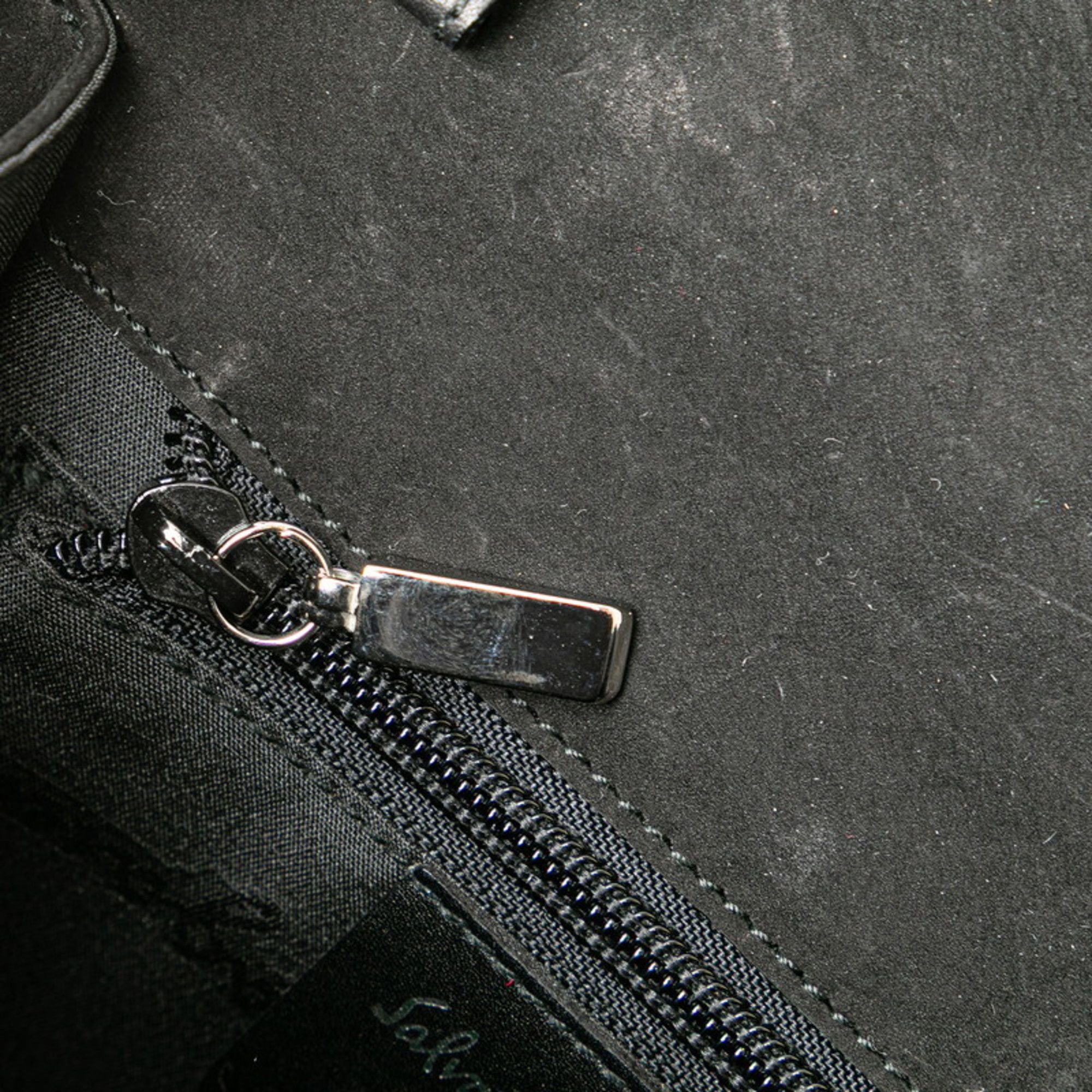 Salvatore Ferragamo Salvatore Ferragamo 2-way handbag/shoulder bag in black nubuck leather for women. Size ONE SIZE - 9 Thumbnail