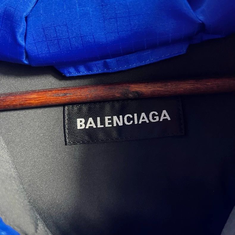 Balenciaga Balenciaga Embroidered Logo Down Jacket - dmc Size US M / EU 48-50 / 2 - 3 Thumbnail