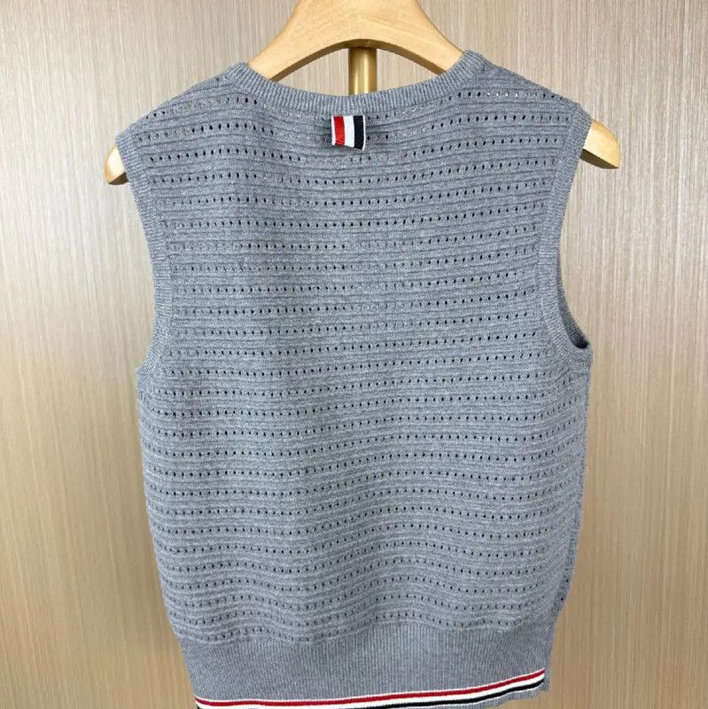 Thom Browne Thom Browne Women's Gray Wool Sweater 0089 Size L / US 10 / IT 46 - 2 Thumbnail