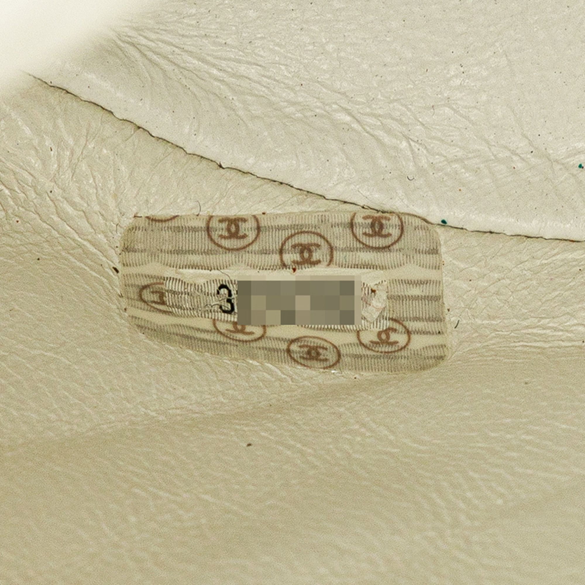 Chanel CHANEL Matelasse Coco Mark Chain Backpack in White Lambskin for Women Size ONE SIZE - 11 Thumbnail