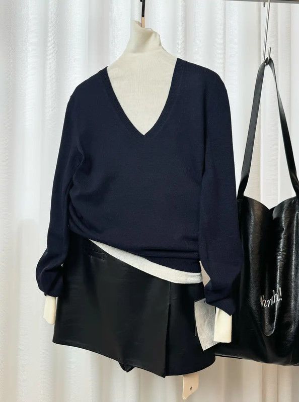 Max Mara MaxMara Women's V-Neck Wool Sweater in Dark Blue 0089 Size ONE SIZE - 2 Thumbnail