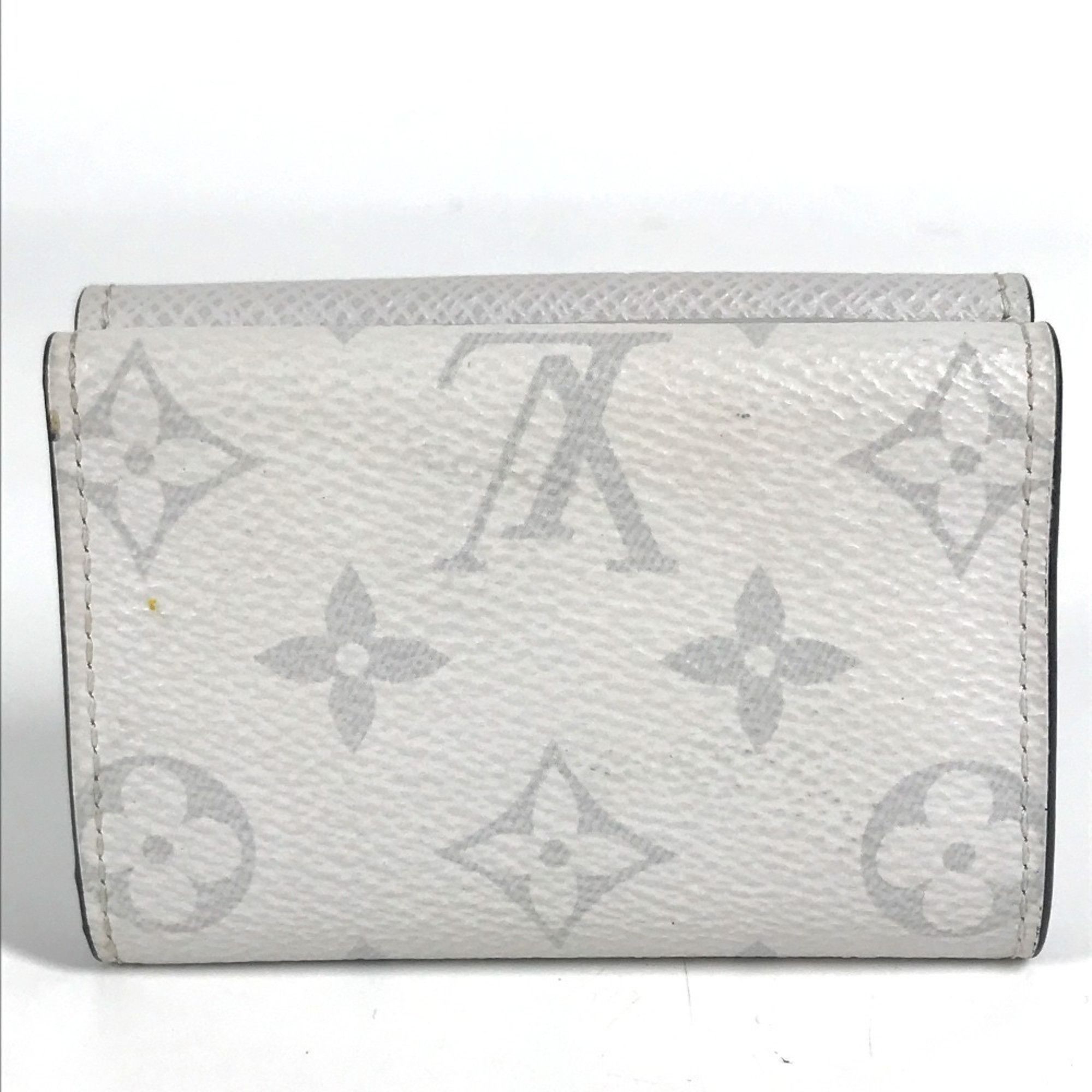 Louis Vuitton LOUIS VUITTON M67621 Taiga Rama Discovery Compact Wallet, a tri-fold wallet in leather and Monogram canvas, unisex, Blanc white. Size ONE SIZE - 2 Thumbnail