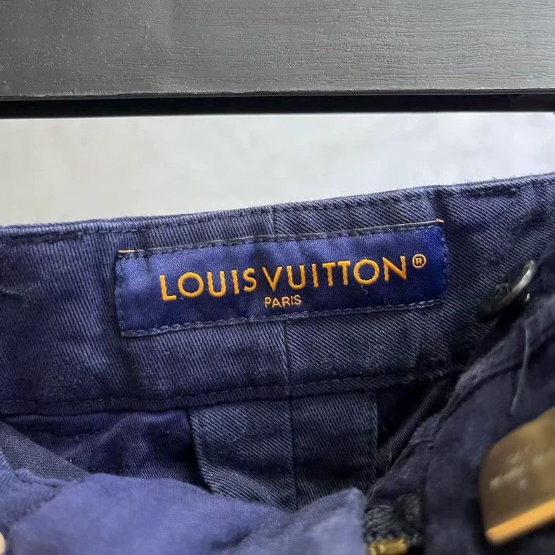 Louis Vuitton Louis Vuitton Blue Logo Casual Shorts - dmc Size US 34 / EU 50 - 2 Thumbnail