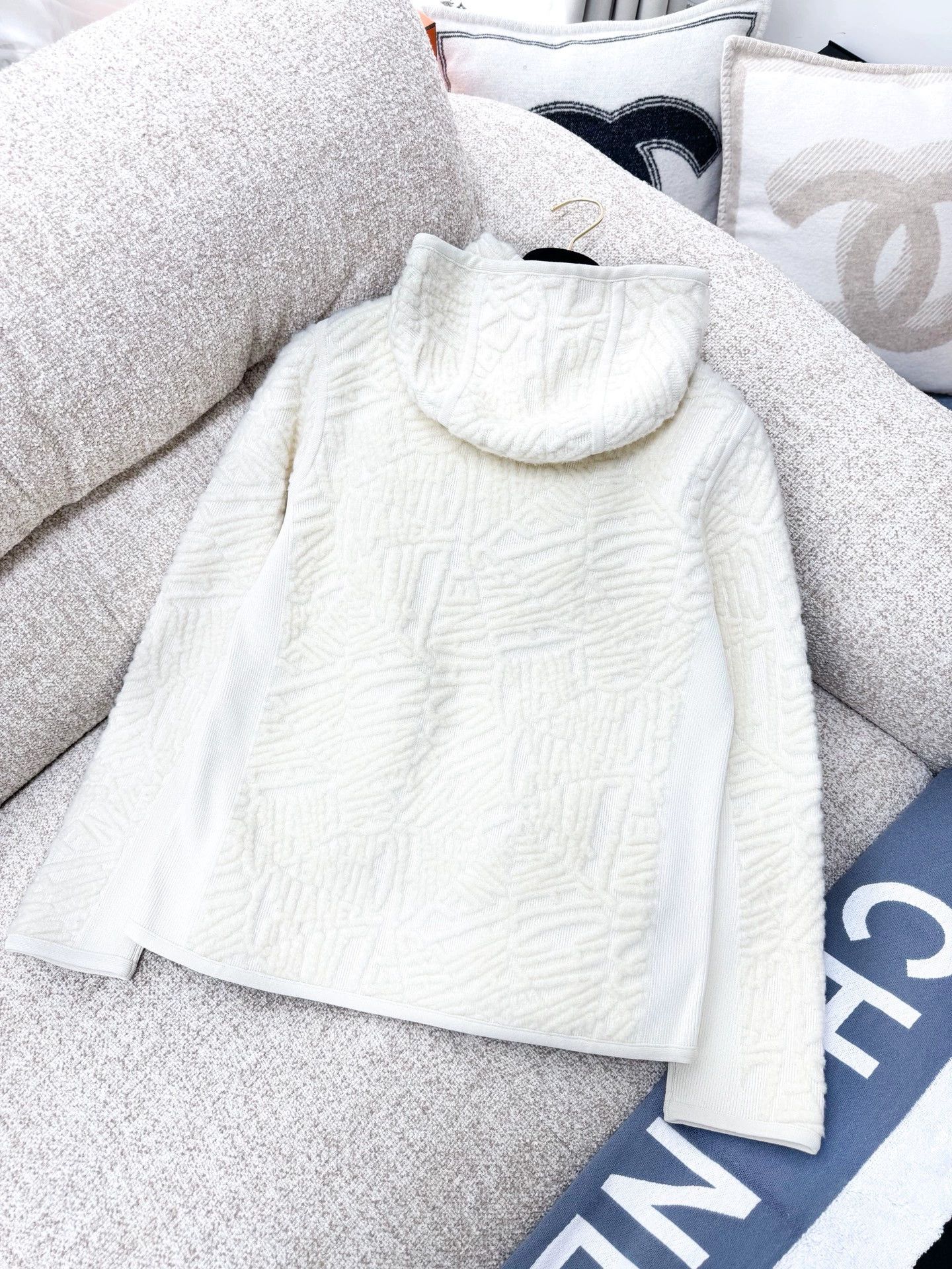 Chanel Chanel Coco Neige Logo Print Jacket - dmc Size US S / EU 44-46 / 1 - 2 Thumbnail