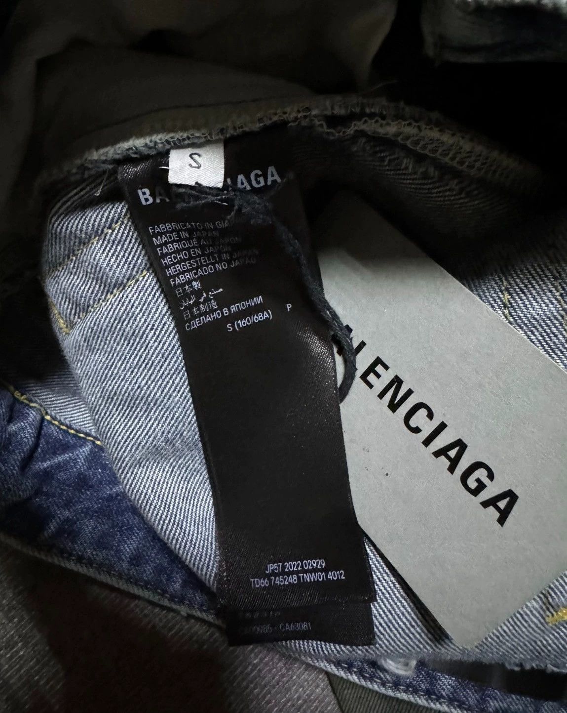 Balenciaga Balenciaga Super Destroyed Blue Jeans - dmc Size US 26 / EU 42 - 8 Thumbnail