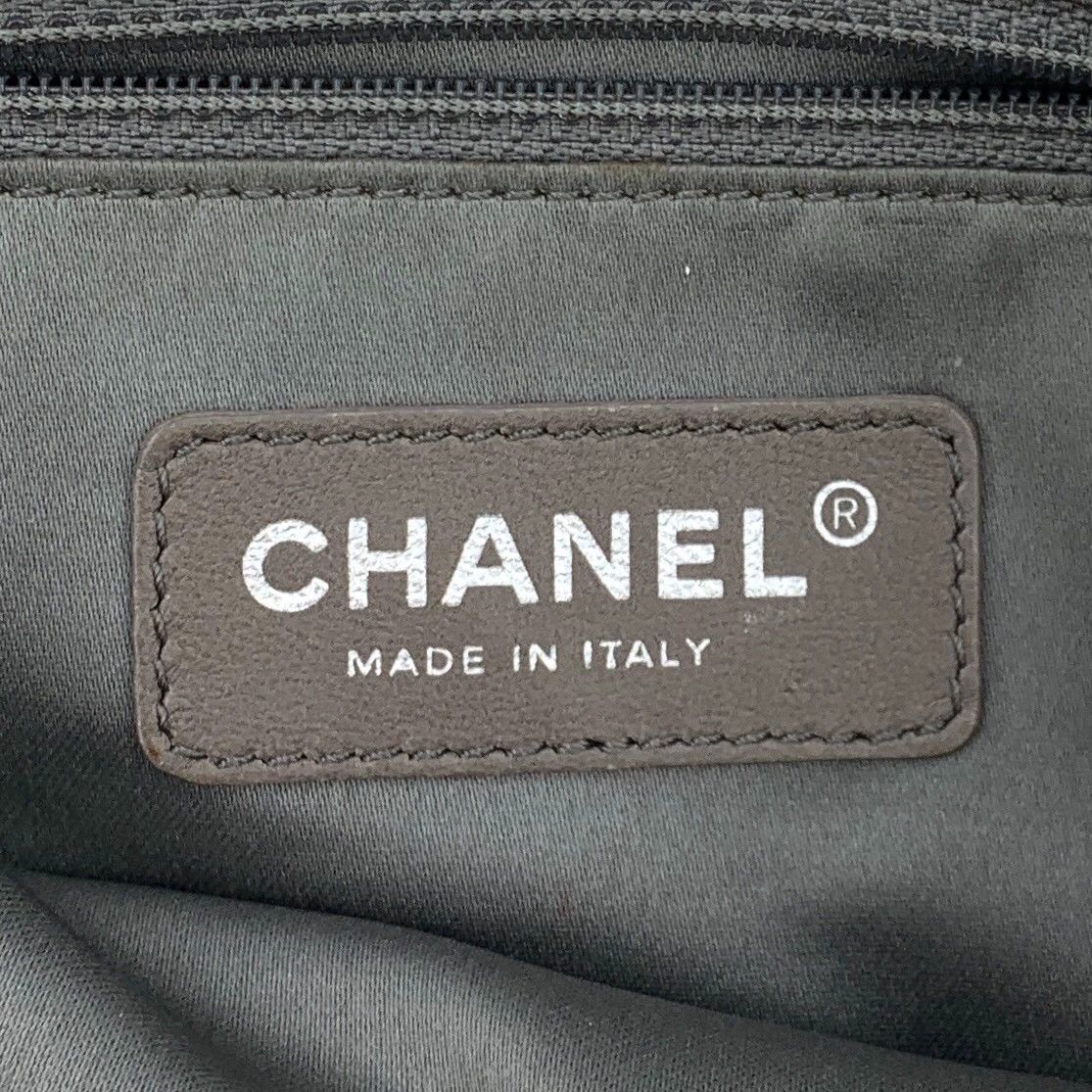 Chanel Chanel White Perforated Leather Chain Bag - dmc Size ONE SIZE - 8 Thumbnail