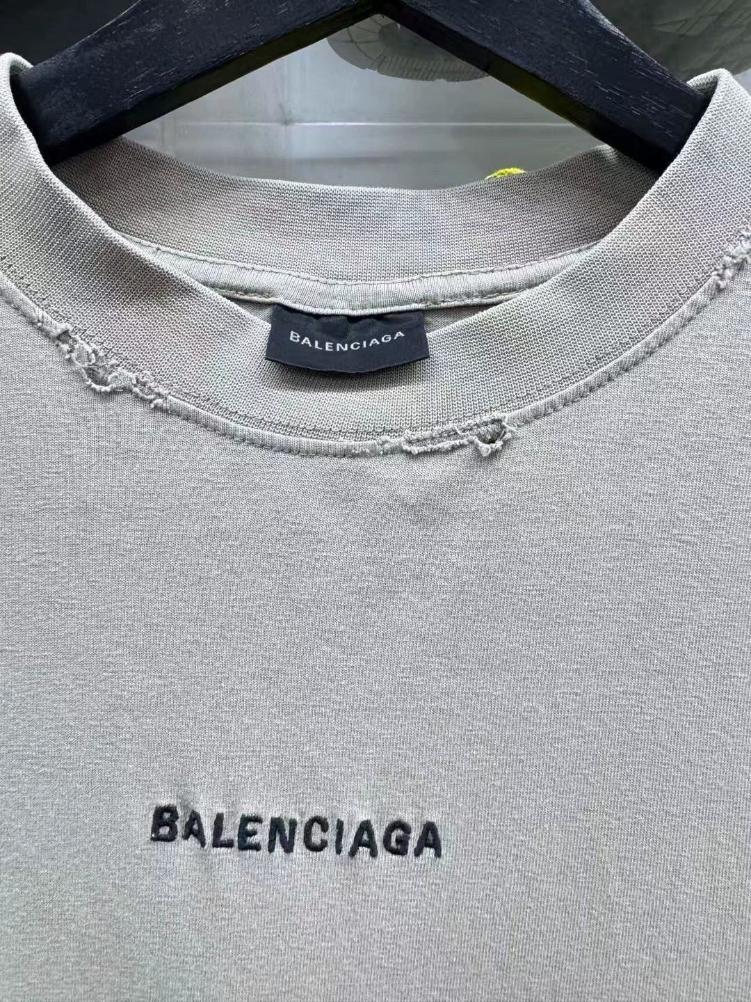 Balenciaga Balenciaga Small Logo Distressed T-Shirt - dmc Size US XL / EU 56 / 4 - 3 Thumbnail
