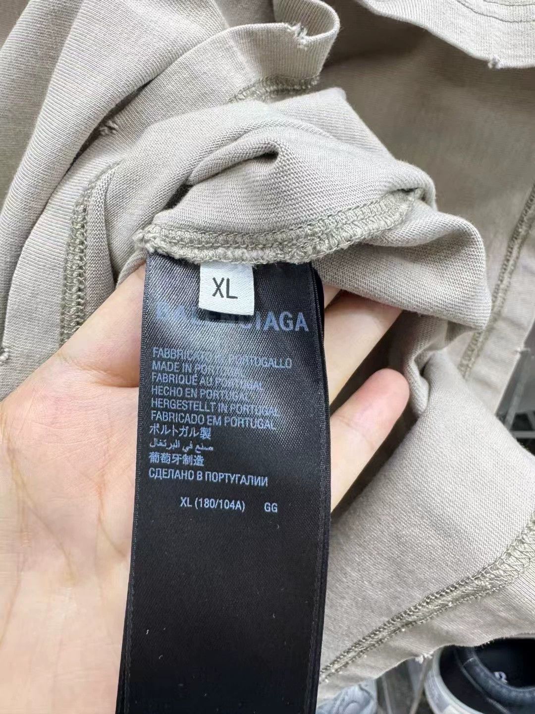 Balenciaga Balenciaga Small Logo Distressed T-Shirt - dmc Size US XL / EU 56 / 4 - 4 Thumbnail