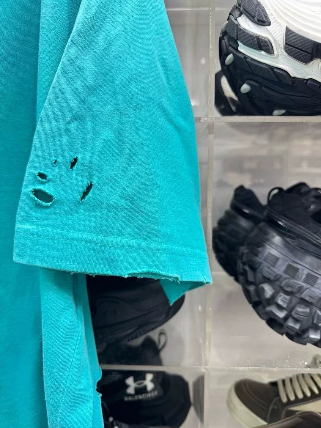 Balenciaga Balenciaga Distressed Logo Print T-Shirt - dmc Size US S / EU 44-46 / 1 - 5 Thumbnail