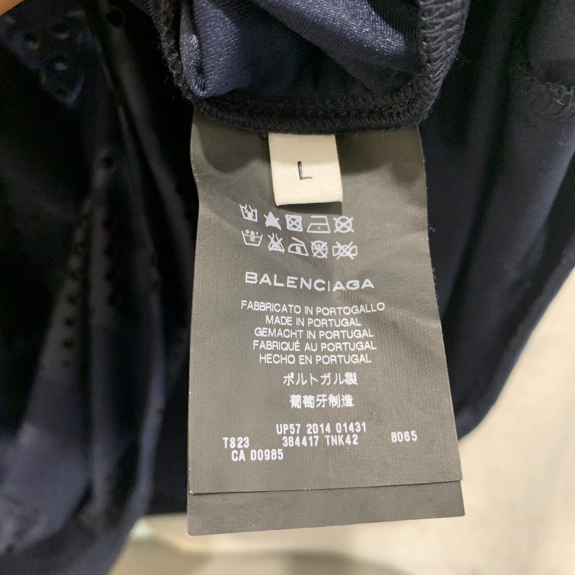 Balenciaga Balenciaga Perforated Short Sleeve T-Shirt L - dmc Size US L / EU 52-54 / 3 - 5 Thumbnail
