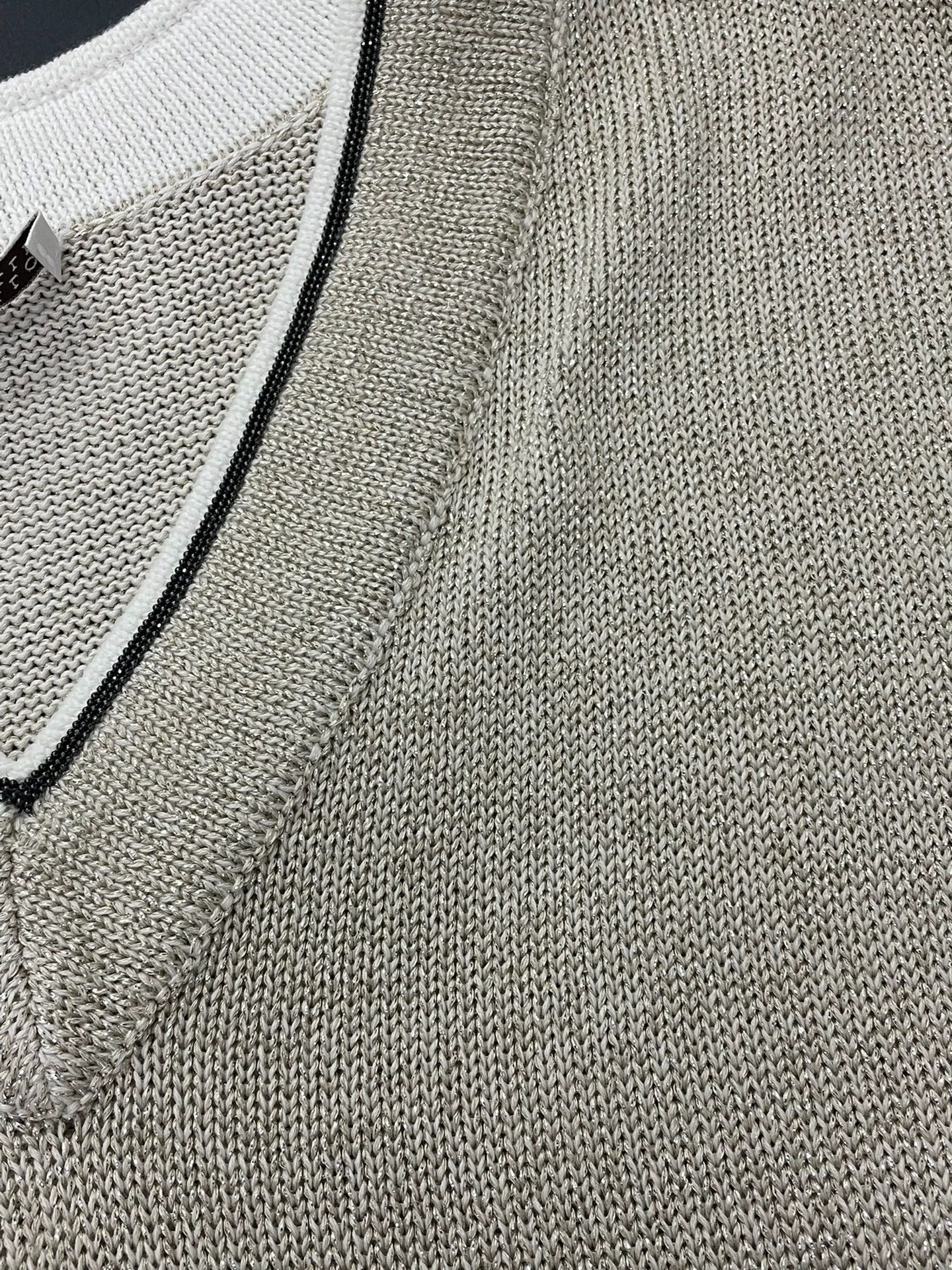 Brunello Cucinelli Brunello Cucinelli Beige V-Neck Knit Top - dmc Size US XS / EU 42 / 0 - 2 Thumbnail