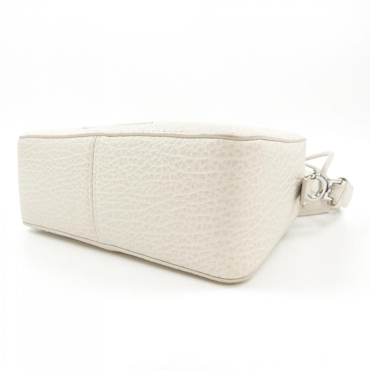 Maison Margiela Maison Martin Margiela Maison Margiela SB1WG0018 Grainy Calf Leather Bag Leather Crossbody Bag SB1WG0018 DUTY FREE for USA Size ONE SIZE - 4 Thumbnail