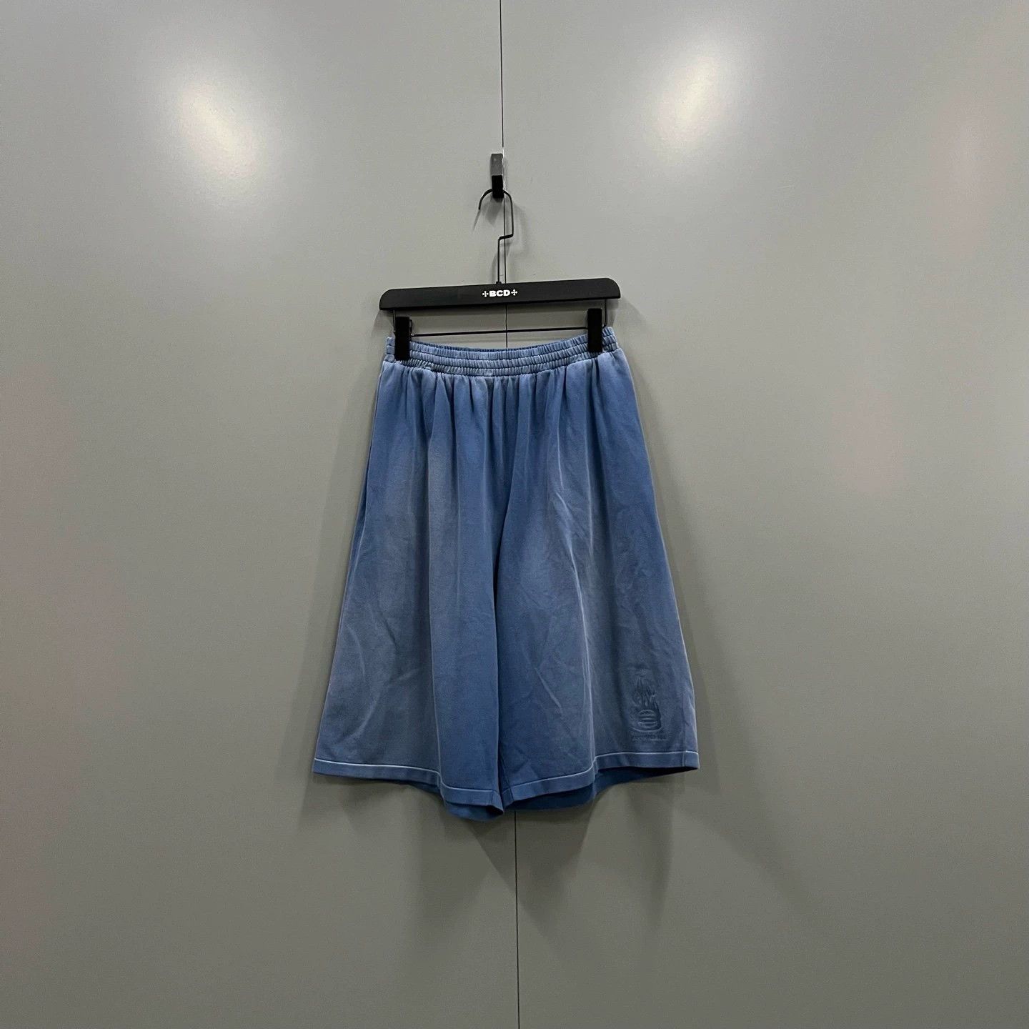 Balenciaga Balenciaga Distressed Flame Logo Shorts - dmc Size US 26 / EU 42 - 2 Thumbnail