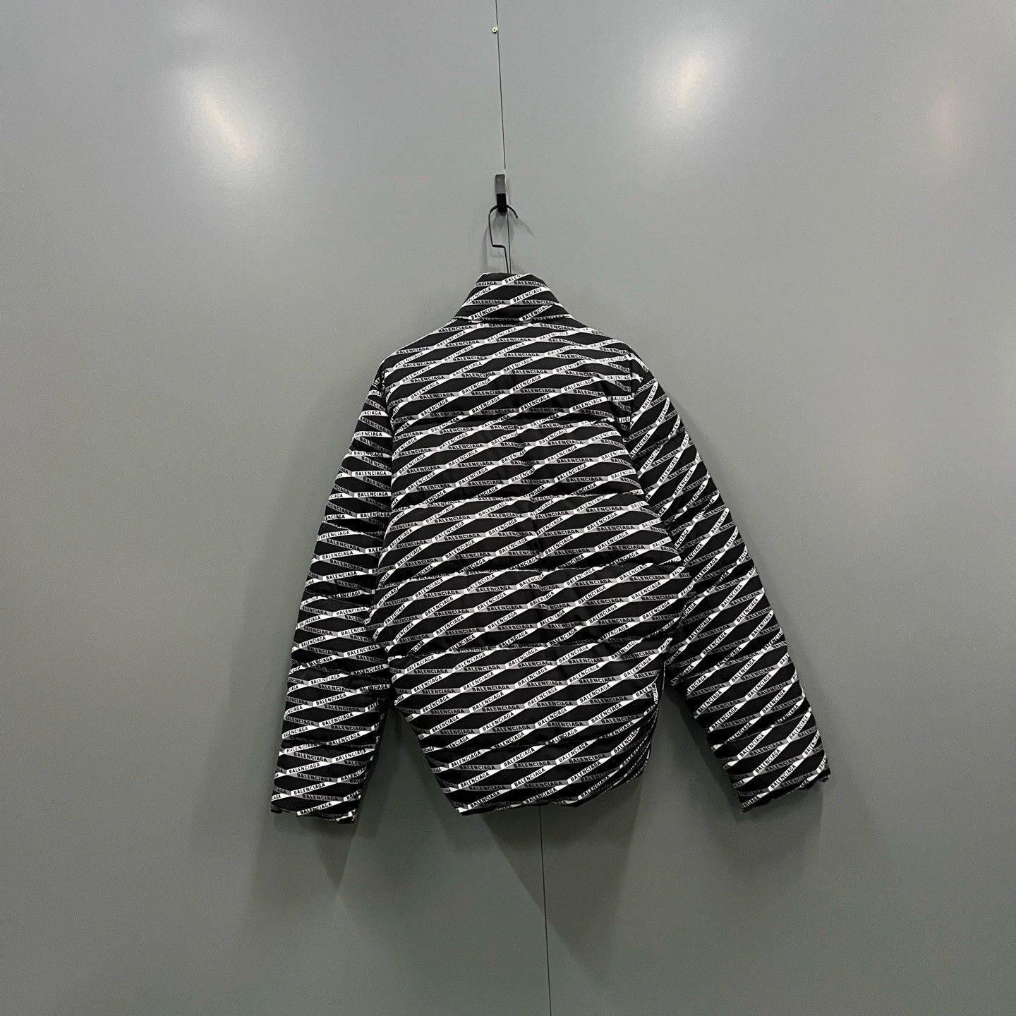 Balenciaga Balenciaga Logo Print Stand Collar Down Jacket - dmc Size US XL / EU 56 / 4 - 2 Thumbnail