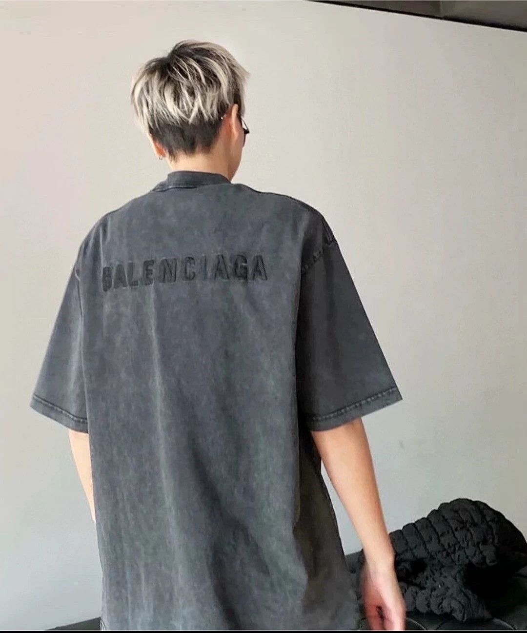 Balenciaga Balenciaga Logo Distressed Gray T-Shirt - dmc Size US L / EU 52-54 / 3 - 8 Thumbnail