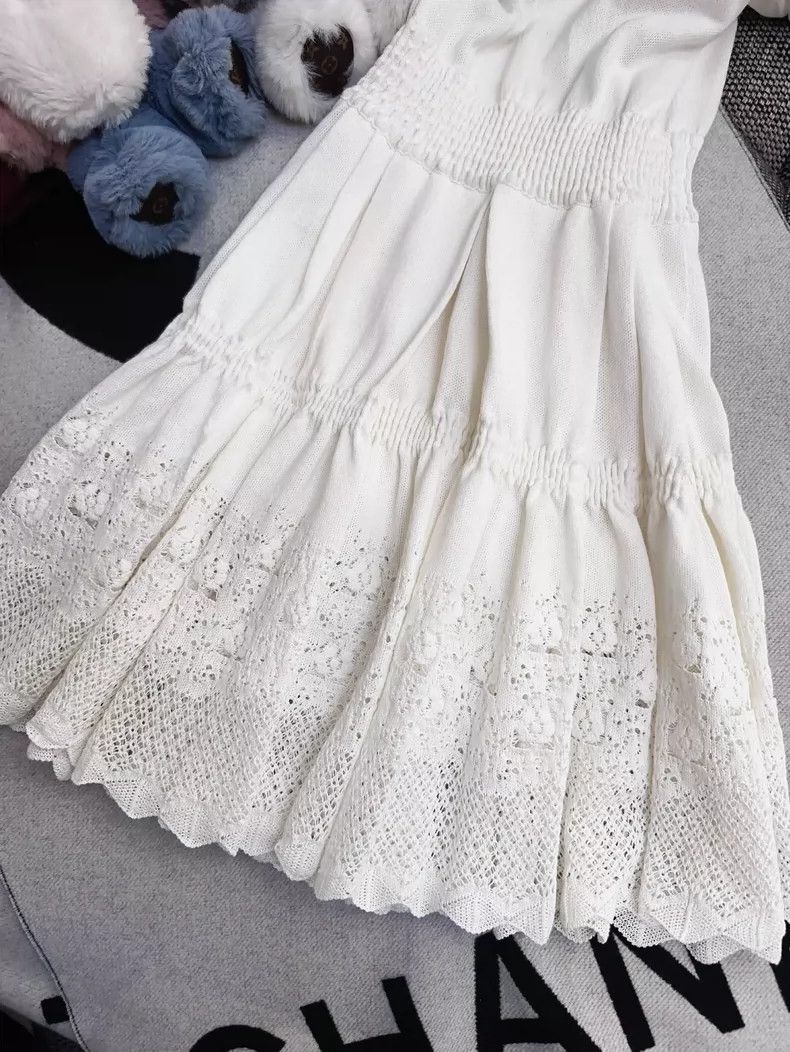 Chanel Chanel 20s Beige Knit Camellia Dress- dmc Size M / US 6-8 / IT 42-44 - 4 Thumbnail