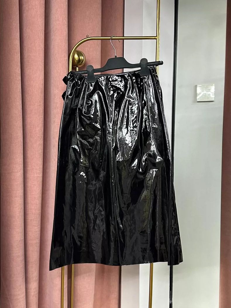 Gucci Gucci Black Patent Leather Skirt - dmc Size 24" / US 00 / IT 34 - 4 Thumbnail