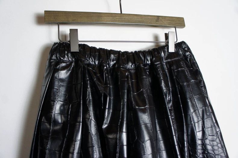 Comme des Garcons CDG Black Croc-Embossed Leather Skirt - dmc Size 24" / US 00 / IT 34 - 3 Thumbnail
