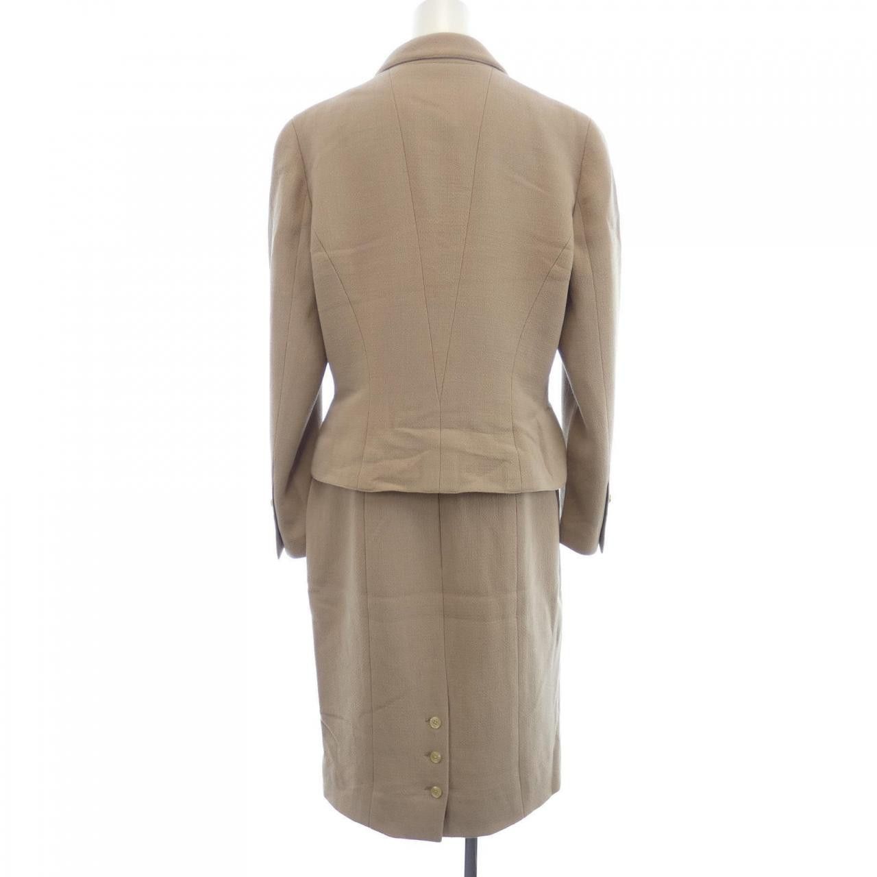 Chanel Chanel Chanel P08093V04977 96A Setup Others Suits P08093V04977 96A DUTY FREE for USA Size ONE SIZE - 2 Thumbnail
