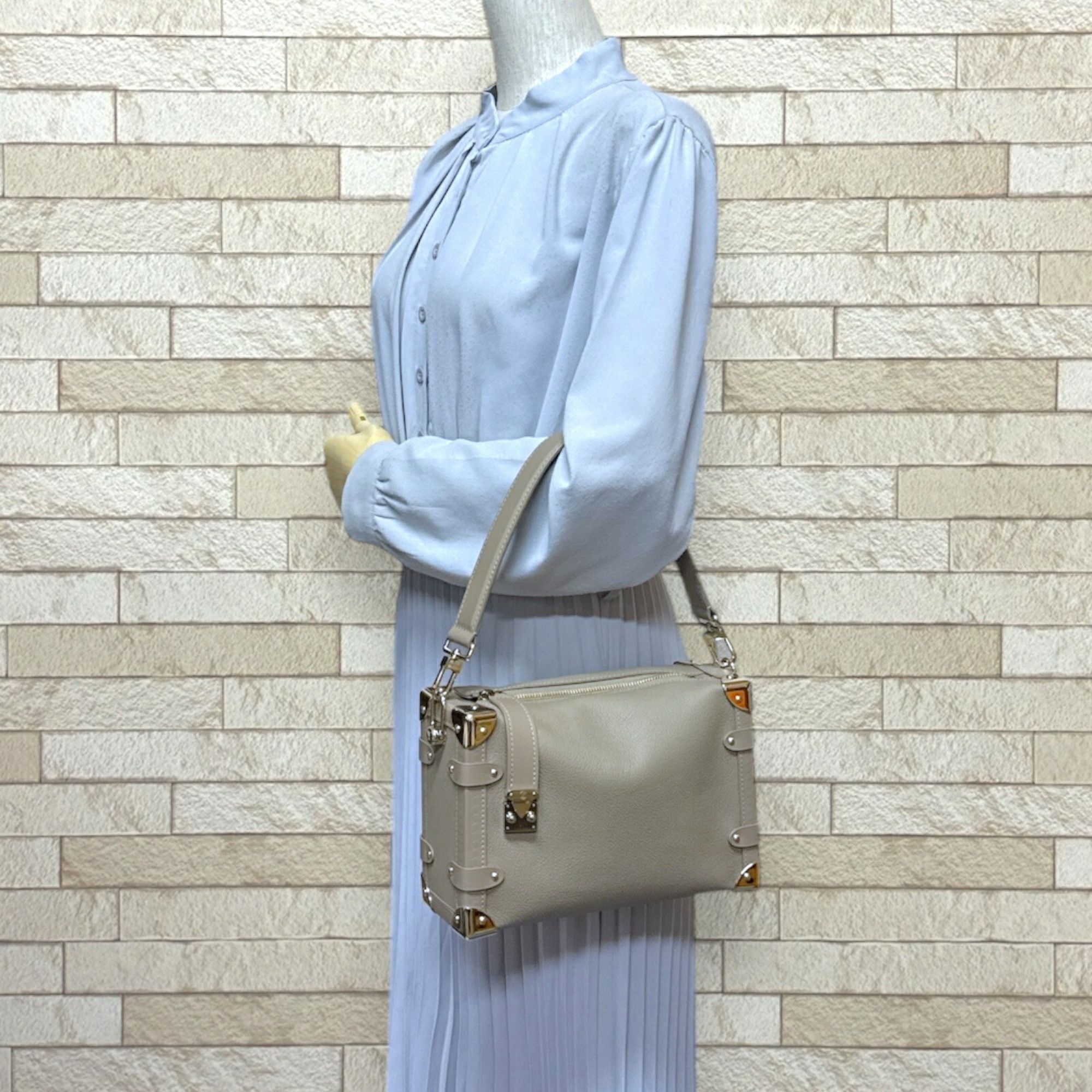 Louis Vuitton Louis Vuitton Side Trunk MM Shoulder Bag, Leather, M25072, Beige, Women's, LOUIS VUITTON Size ONE SIZE - 3 Thumbnail