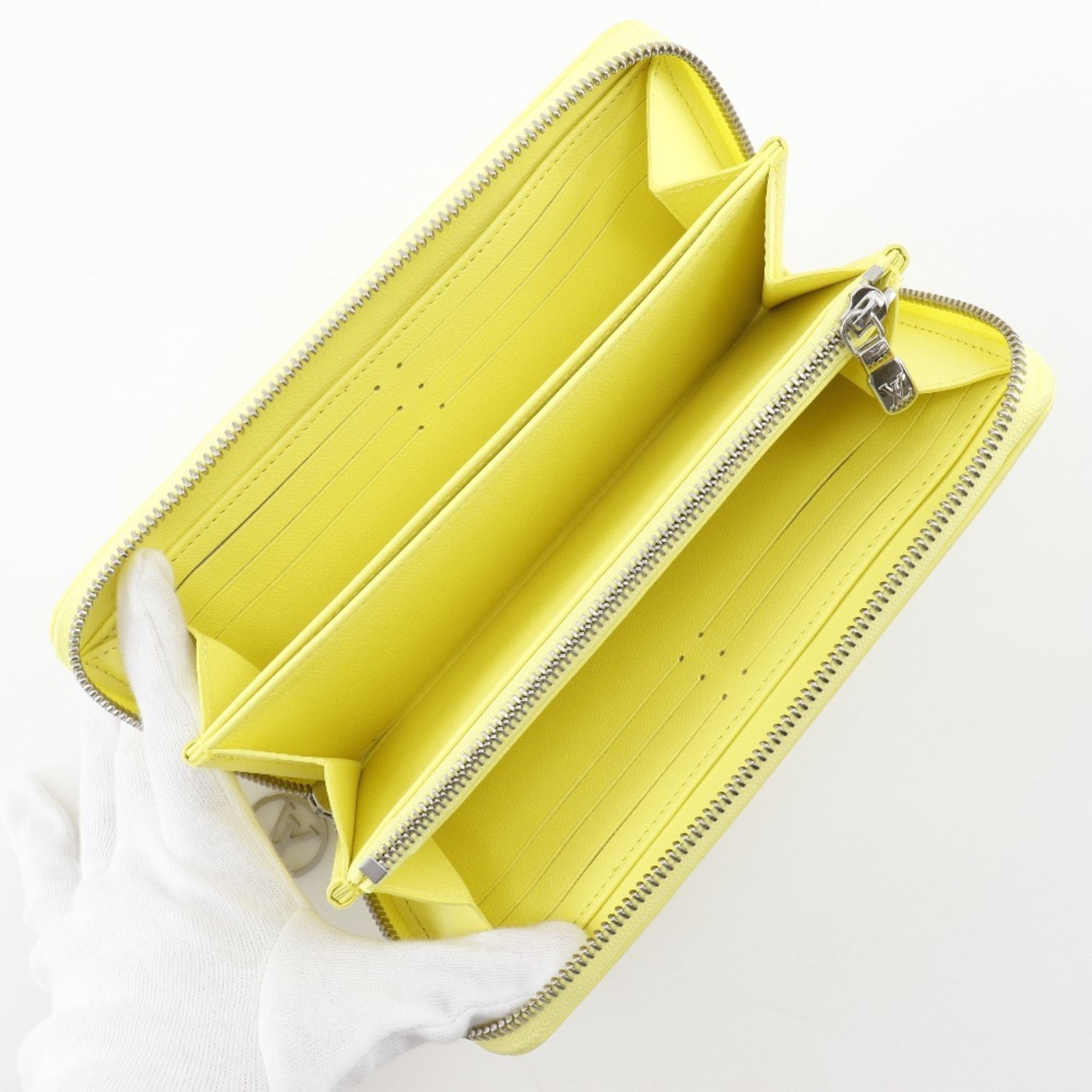 Louis Vuitton Louis Vuitton Coussin Zippy Wallet M83104, a long wallet in Smiley Yellow lambskin. Size ONE SIZE - 5 Thumbnail