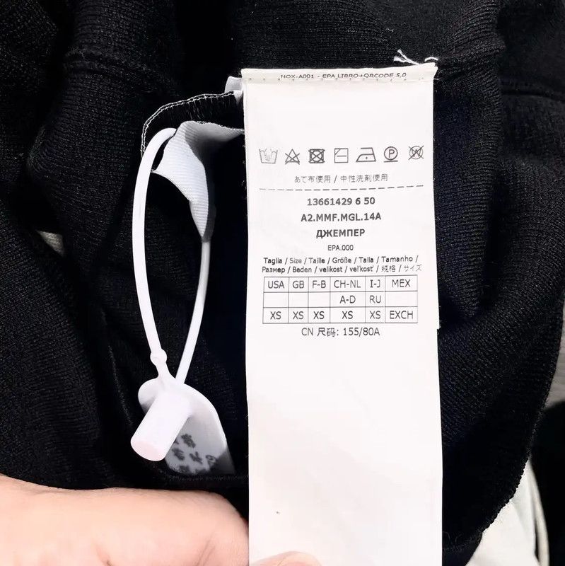Max Mara MaxMara Black Wool Women's Hoodie 0089 Size XS / US 0-2 / IT 36-38 - 4 Thumbnail