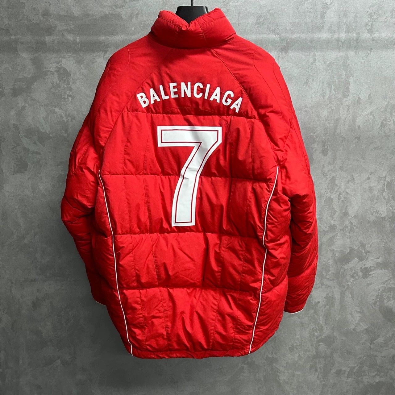 Balenciaga Balenciaga Red Football Print Logo Down Jacket - dmc Size US L / EU 52-54 / 3 - 8 Thumbnail