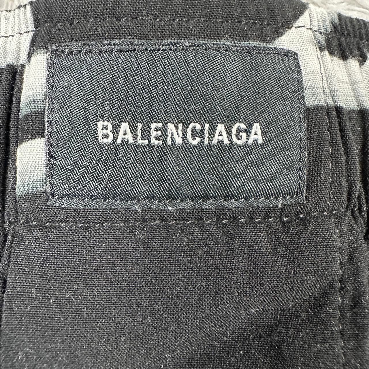Balenciaga Balenciaga Logo Print Beach Shorts - dmc Size US 36 / EU 52 - 3 Thumbnail